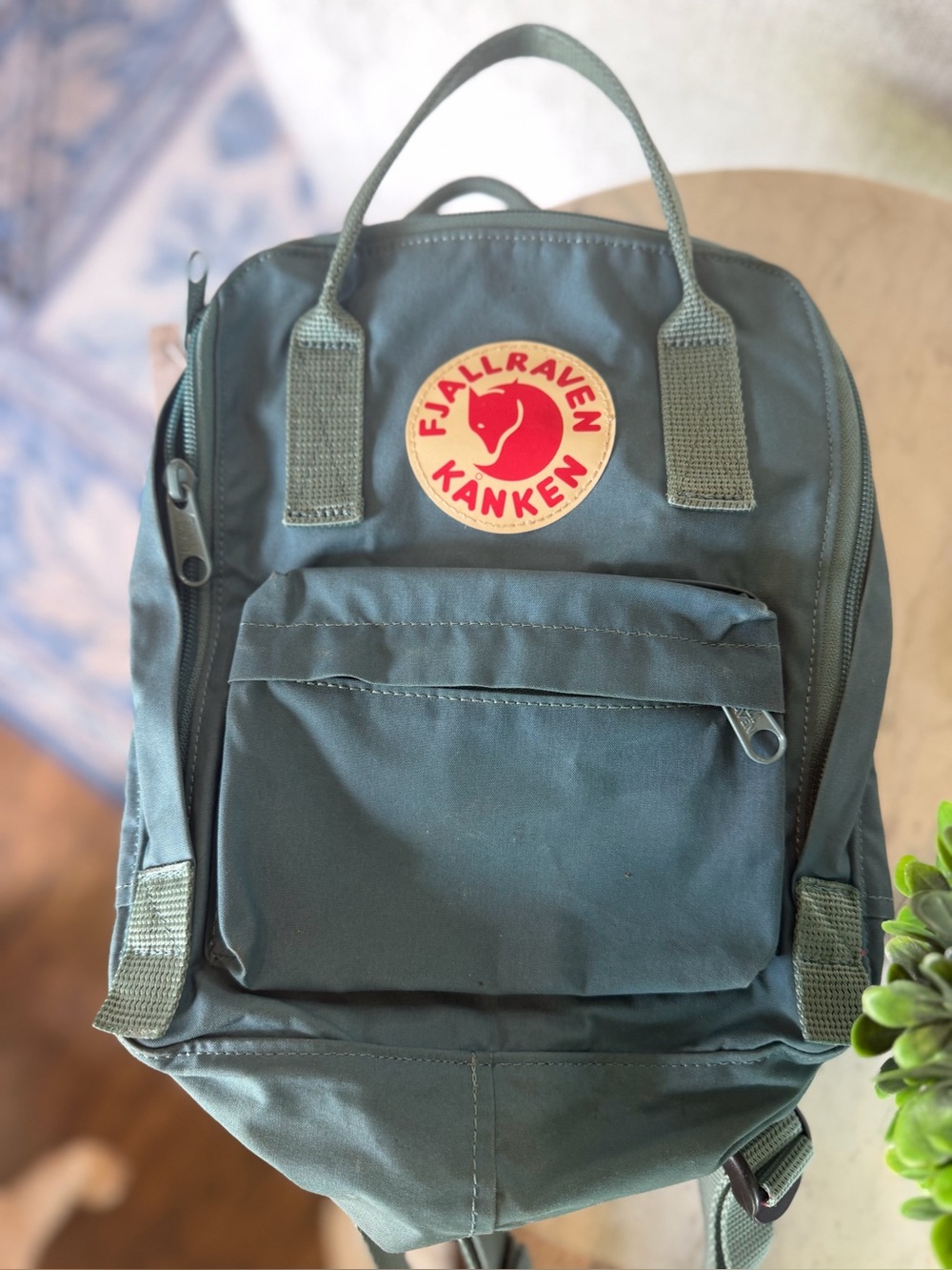 Fjällräven Kånken Mini backpack in the frost green colorway
